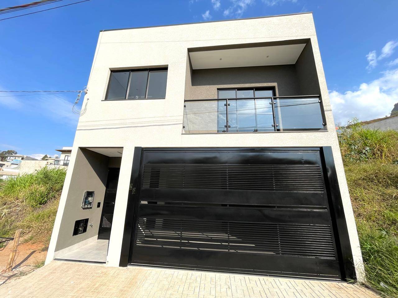 Casa à venda com 3 quartos, 157m² - Foto 2