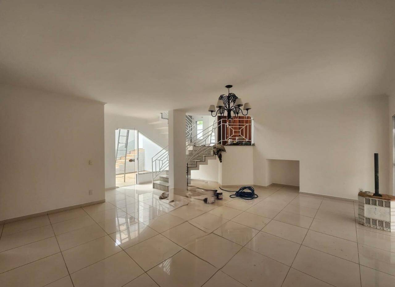 Casa à venda e aluguel com 4 quartos, 320m² - Foto 5