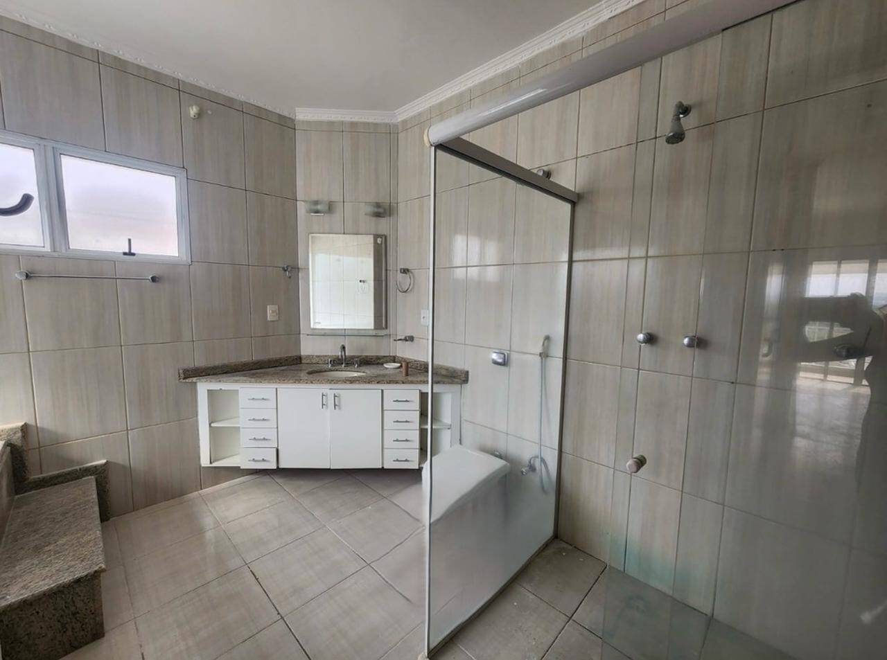 Casa à venda e aluguel com 4 quartos, 320m² - Foto 15