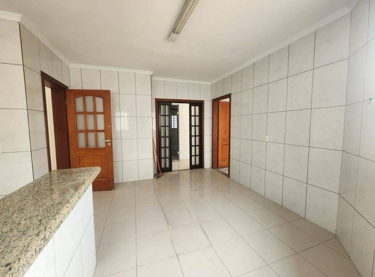 Casa à venda e aluguel com 4 quartos, 320m² - Foto 7