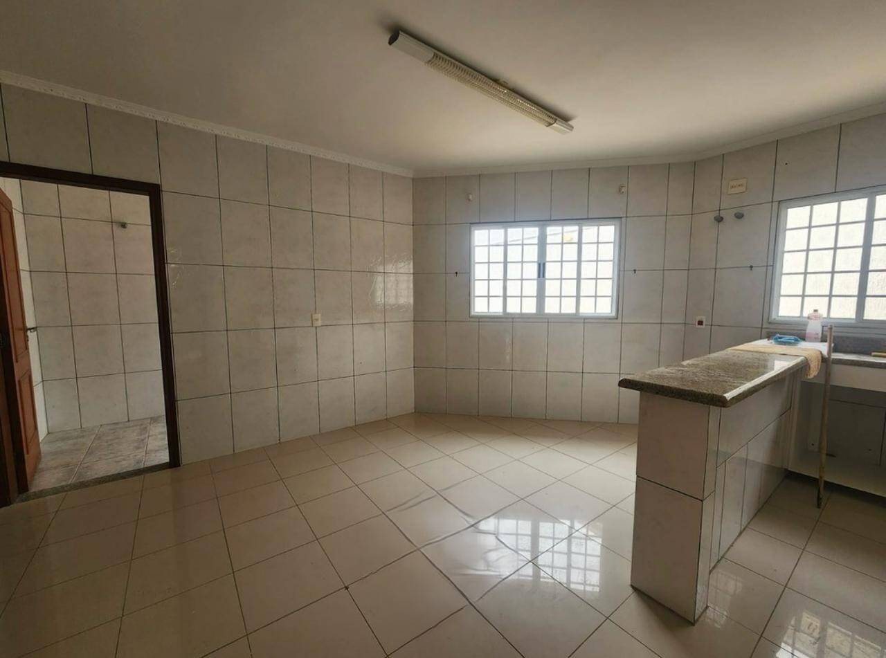 Casa à venda e aluguel com 4 quartos, 320m² - Foto 8