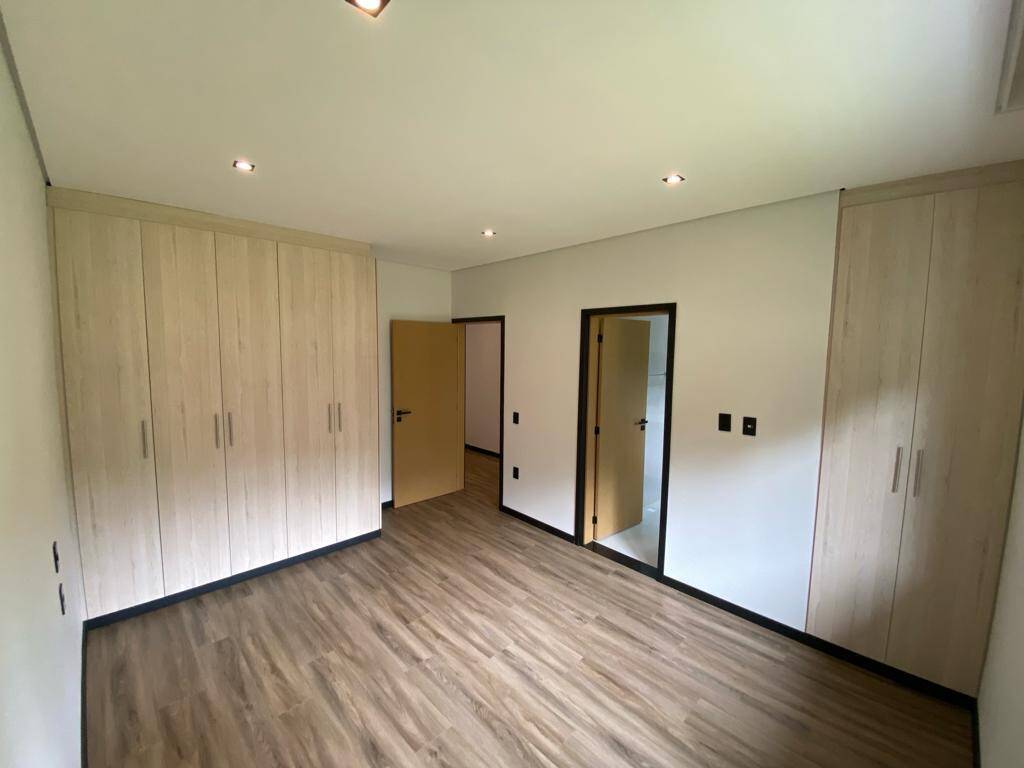 Casa à venda com 4 quartos, 350m² - Foto 14