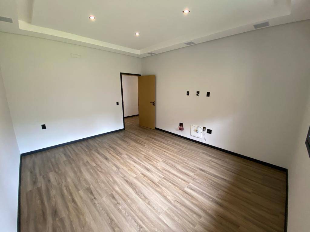 Casa à venda com 4 quartos, 350m² - Foto 17