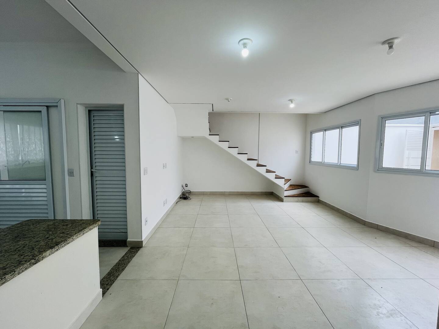 Casa à venda com 3 quartos, 120m² - Foto 2