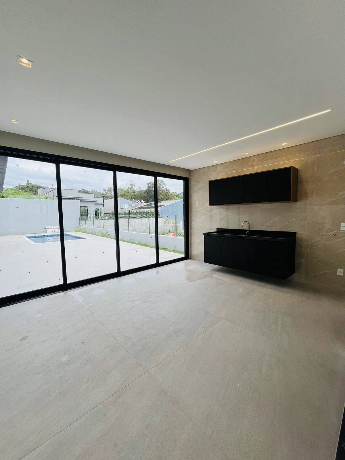 Casa à venda com 3 quartos, 200m² - Foto 3