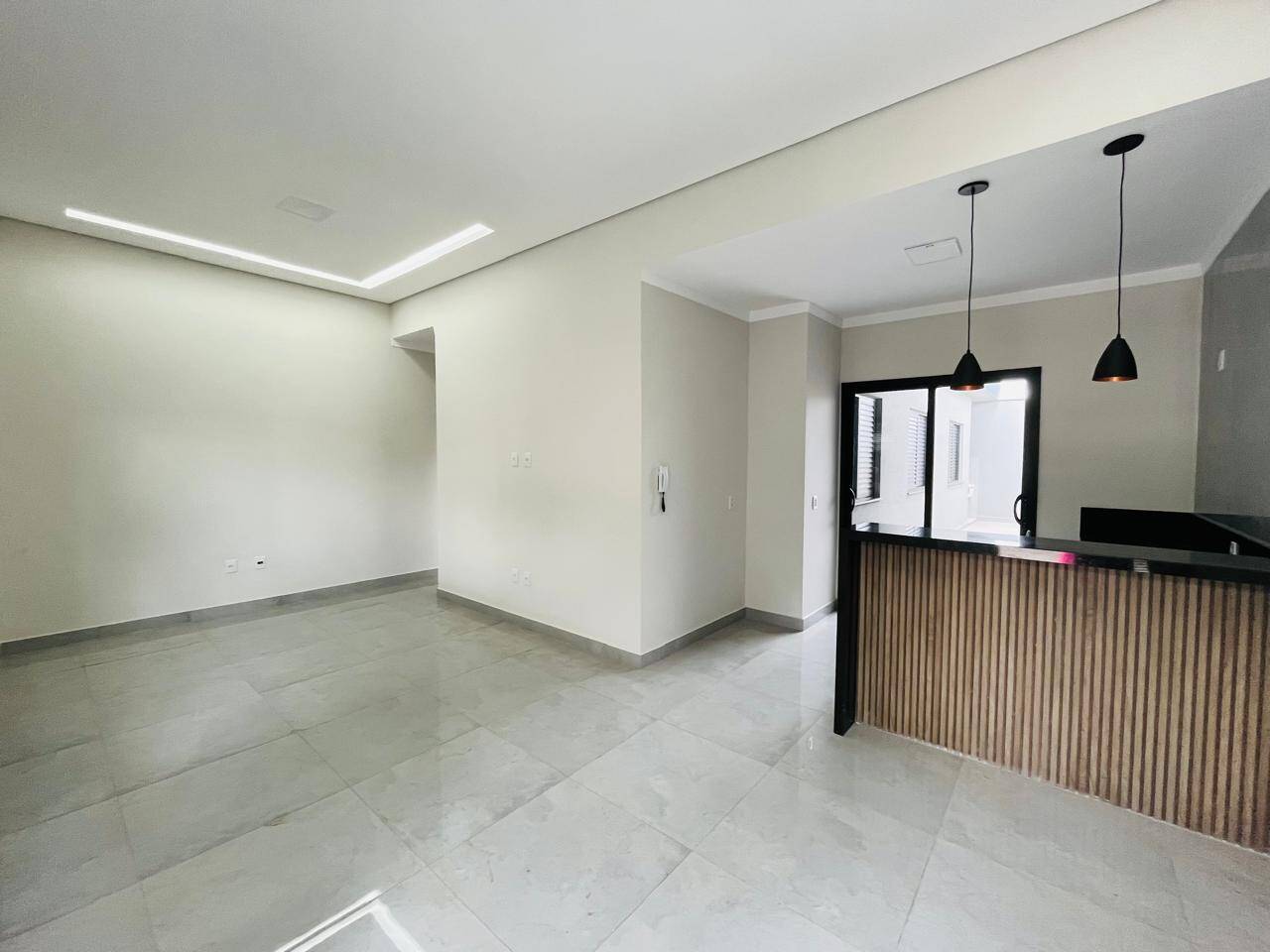 Casa à venda com 3 quartos, 116m² - Foto 1