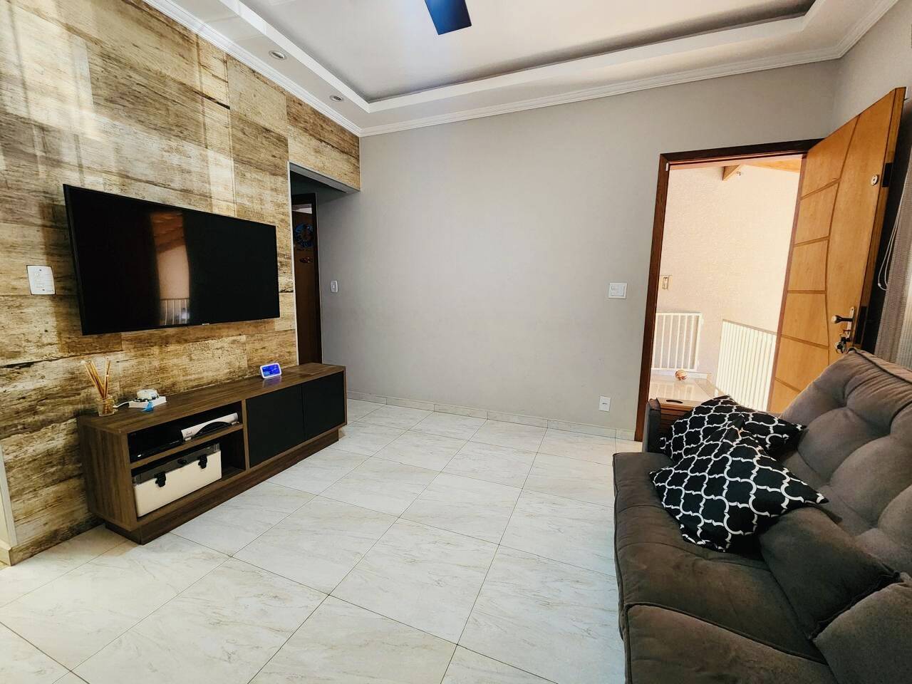 Casa à venda com 3 quartos, 98m² - Foto 3