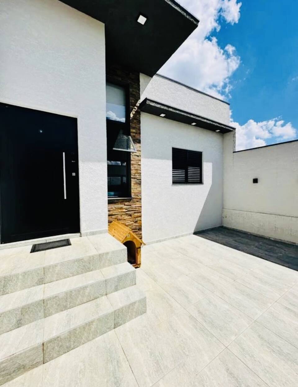 Casa à venda com 3 quartos, 123m² - Foto 1