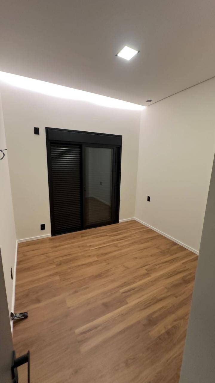 Casa à venda com 3 quartos, 194m² - Foto 8