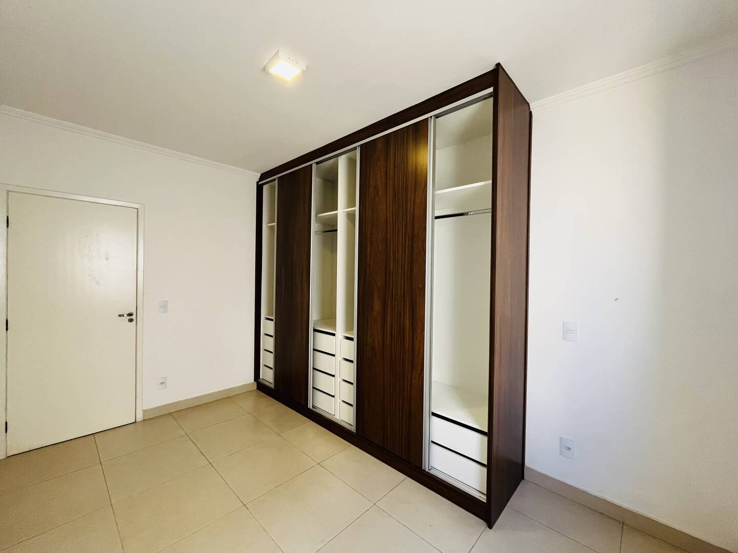 Casa à venda e aluguel com 2 quartos, 120m² - Foto 11