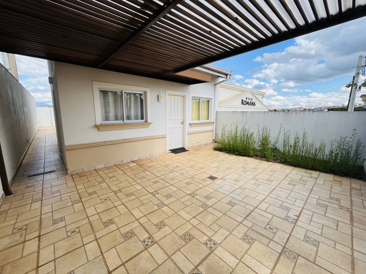 Casa à venda e aluguel com 2 quartos, 120m² - Foto 2