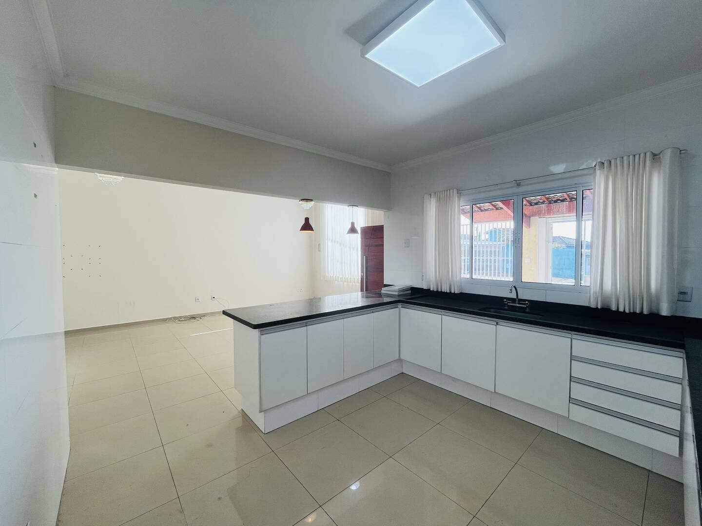 Casa à venda com 3 quartos, 150m² - Foto 1