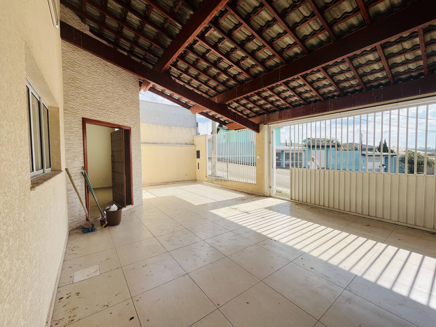 Casa à venda com 3 quartos, 150m² - Foto 2